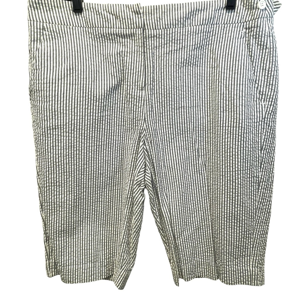 Larry Levine Blue/Gray & White Stripe Sear Sucker Women’s Bermuda Shorts Size 16